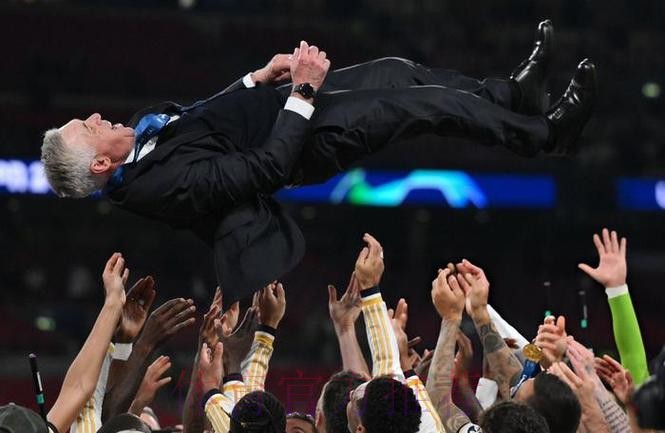 六台记者:安切洛蒂希望皇马签回C罗 六台记者:安切洛蒂希望皇马签回C罗